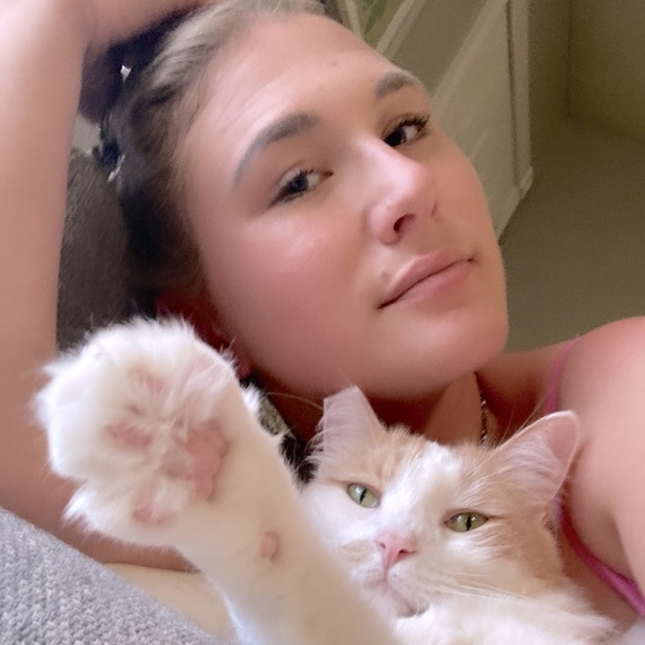 Howdy I’m Kate 🌸 - Picture 4 of 8